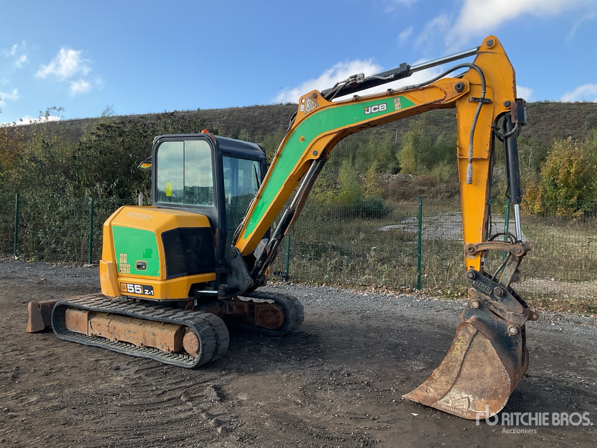 General Appearance with Picture, Right Front Corner