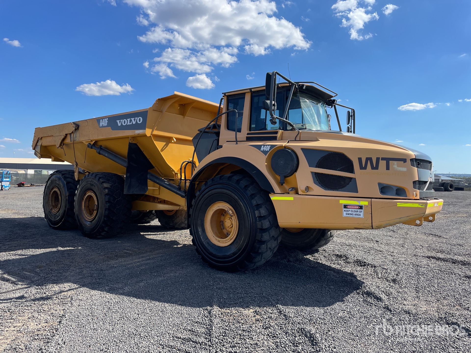 General Appearance with Picture, Right Front Corner