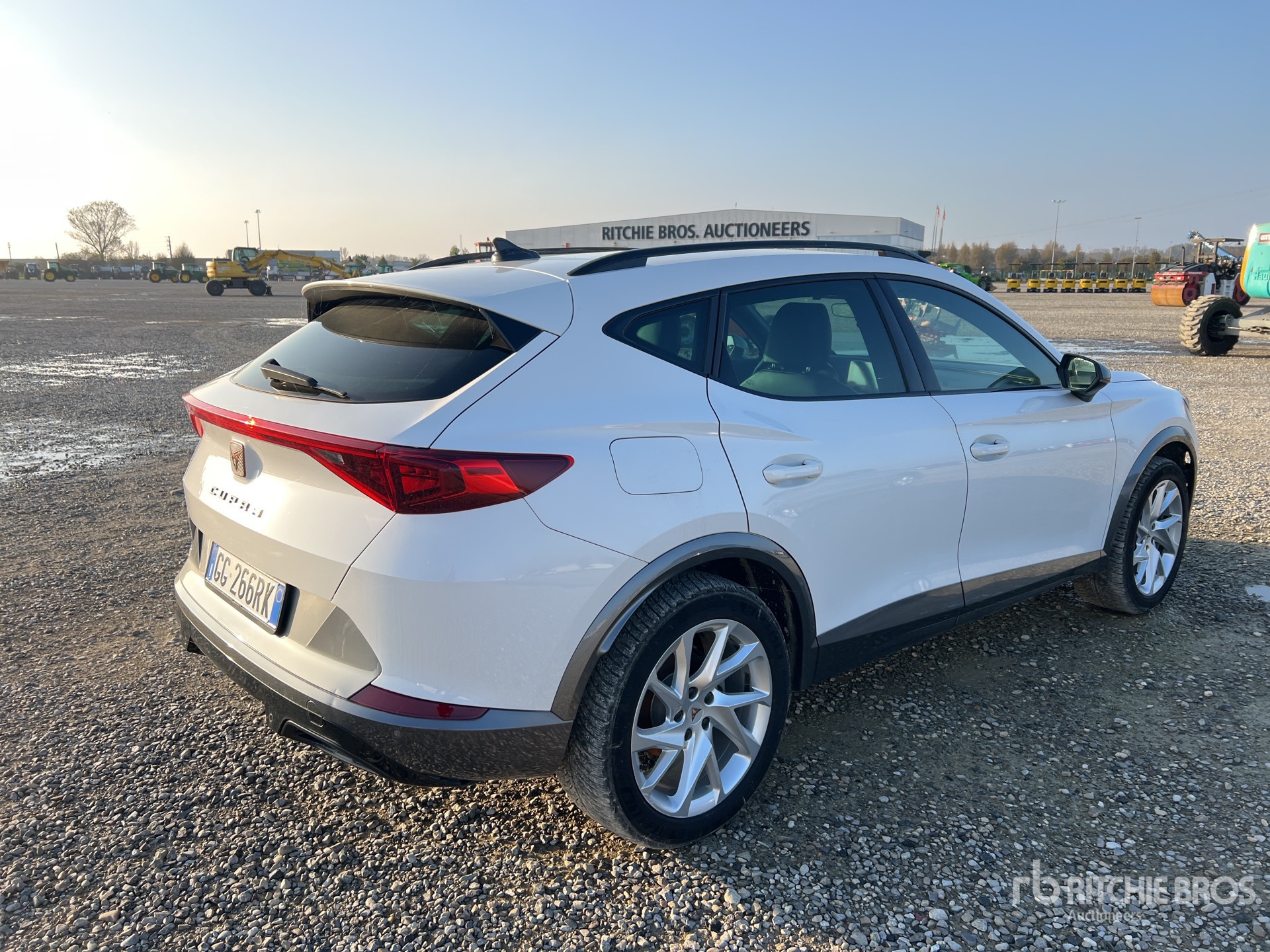 General Appearance with Foto, angolo anteriore sinistro