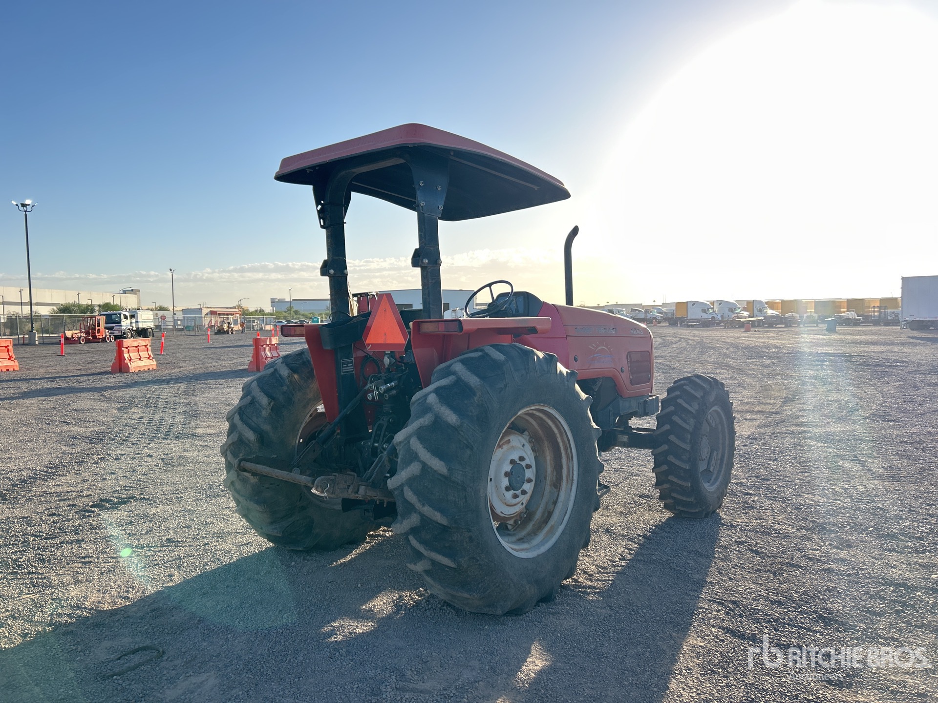 Mf 4243 1999 Massey Ferguson MF4243 Ciągnik użytkowy | Ritchie Bros. Auctioneers