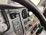 Cab with Control de Frenos
