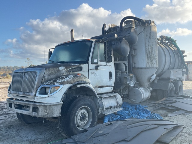 2005 International 7600 Vacuum Tanker Truck