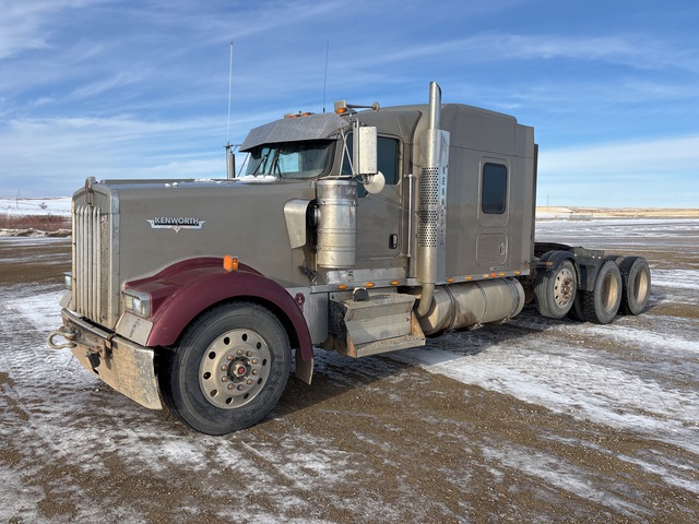 2007 Kenworth W900 8x4 Tri/A Day Cab Truck Tractor 2007 Kenworth W900 8x4 Tri/A Day Cab Truck Tractor