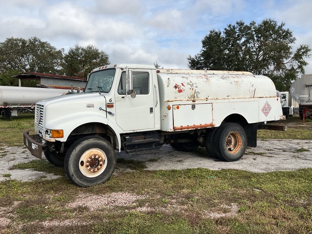 2000 International 4800 1600 gal 4x4 Fuel Truck
