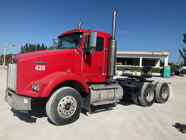 2006 (unverified) Kenworth T800 6x4 T/A Day Cab Truck Tractor