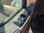 LL453153 - 2020 International LT625: Window Controls