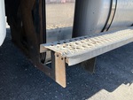 LL453153 - 2020 International LT625: Steps