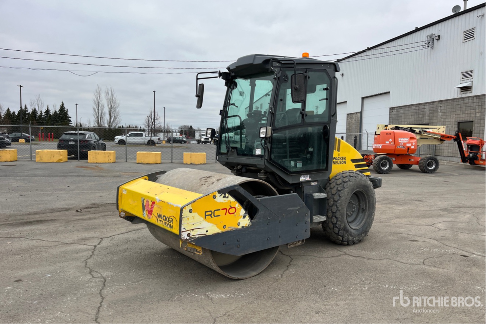 General Appearance with Picture, Left Front Corner