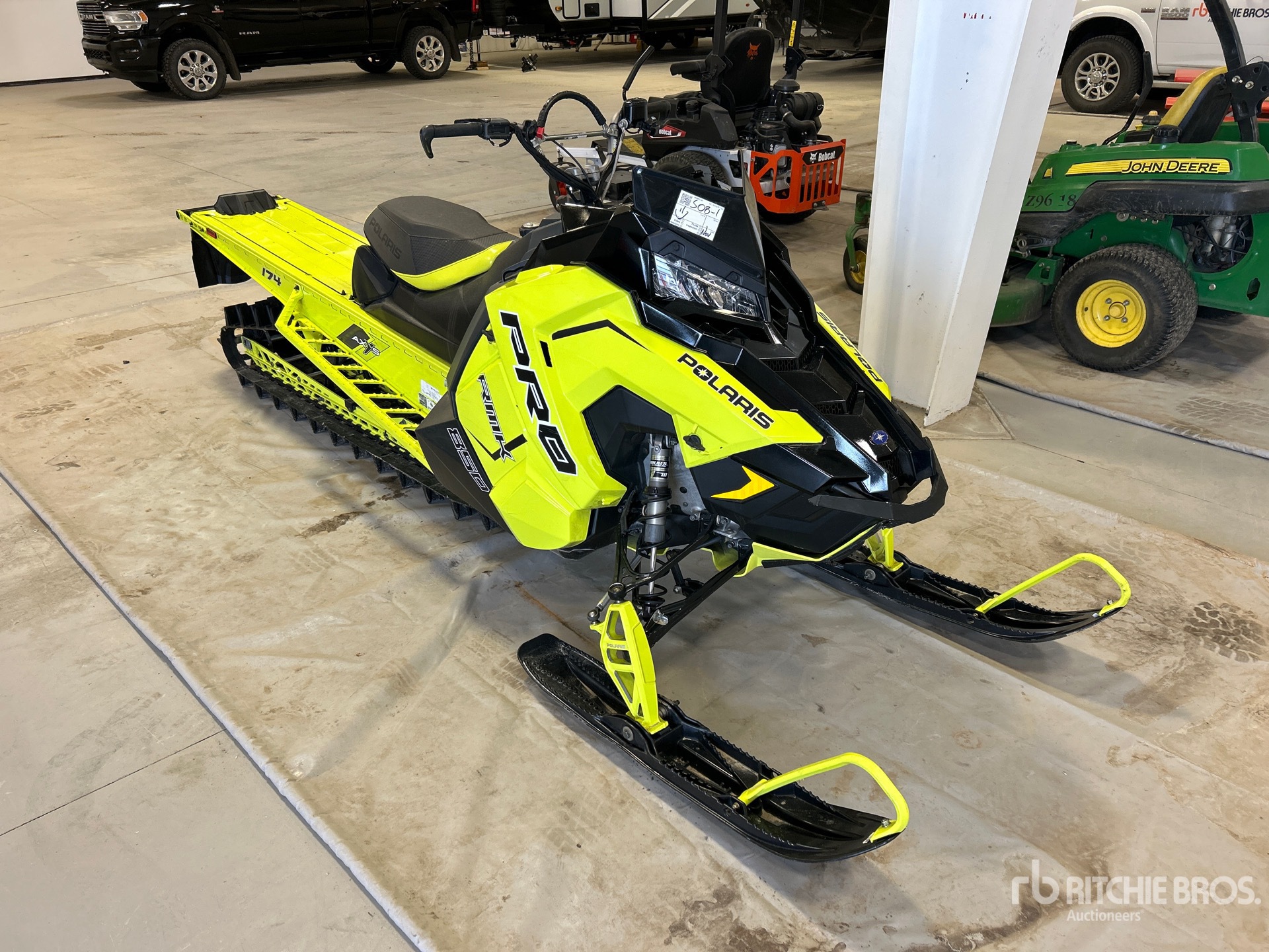 General Appearance with Bild, Ecke vorne rechts