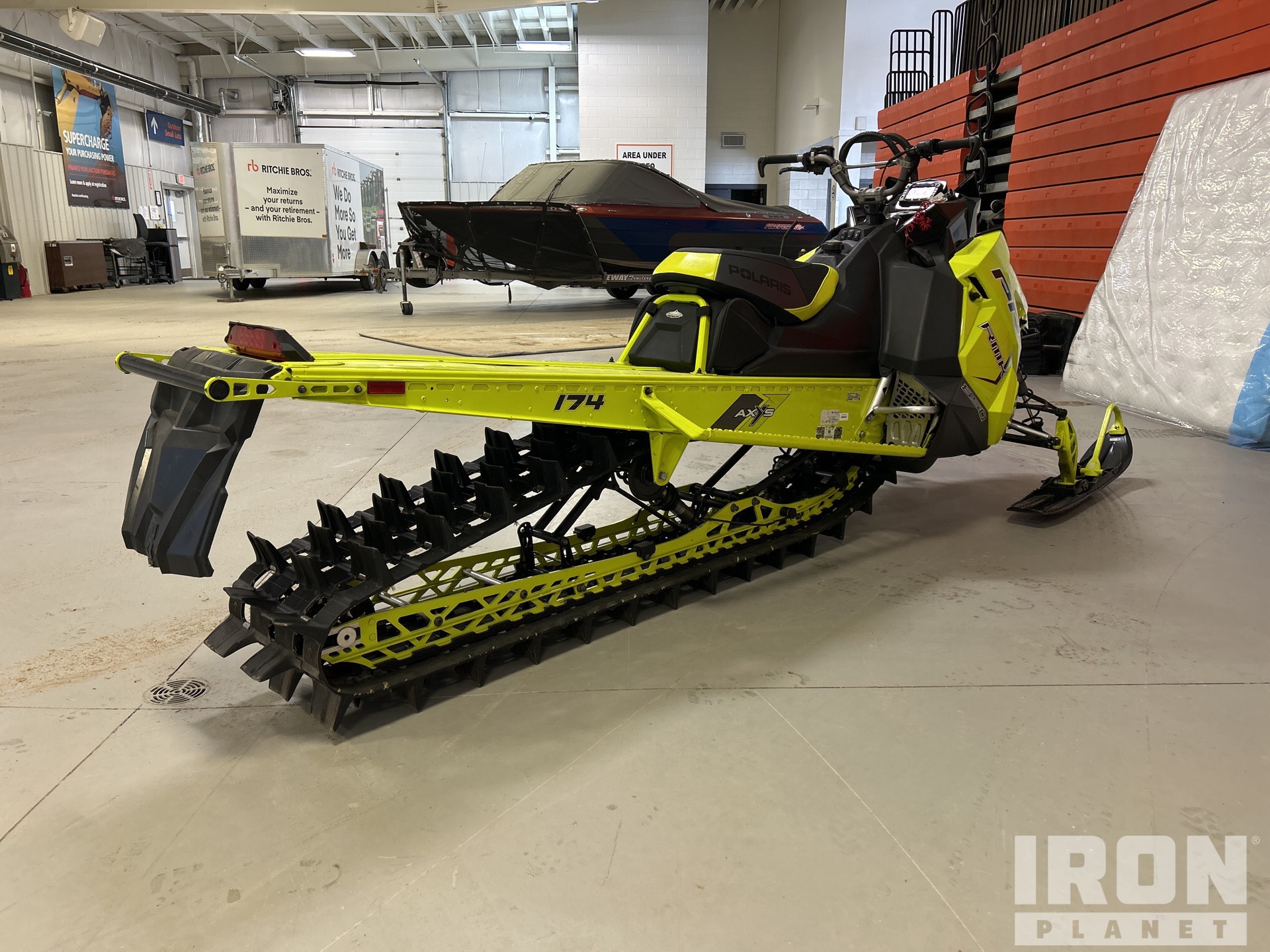 General Appearance with Foto, angolo anteriore sinistro