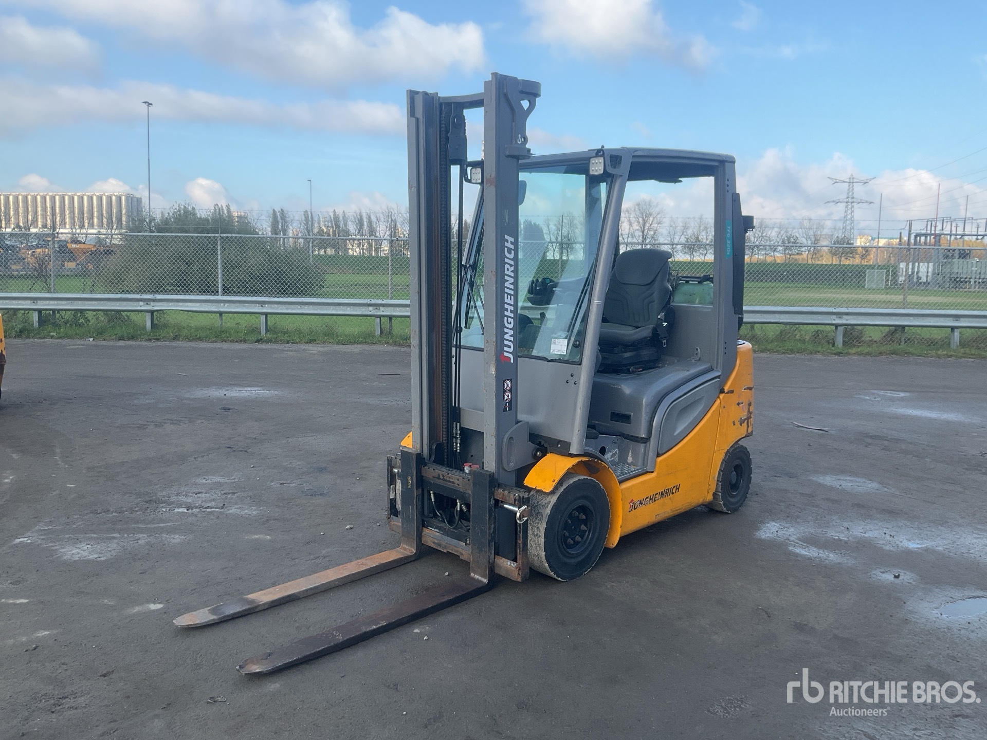 General Appearance with Operation Video