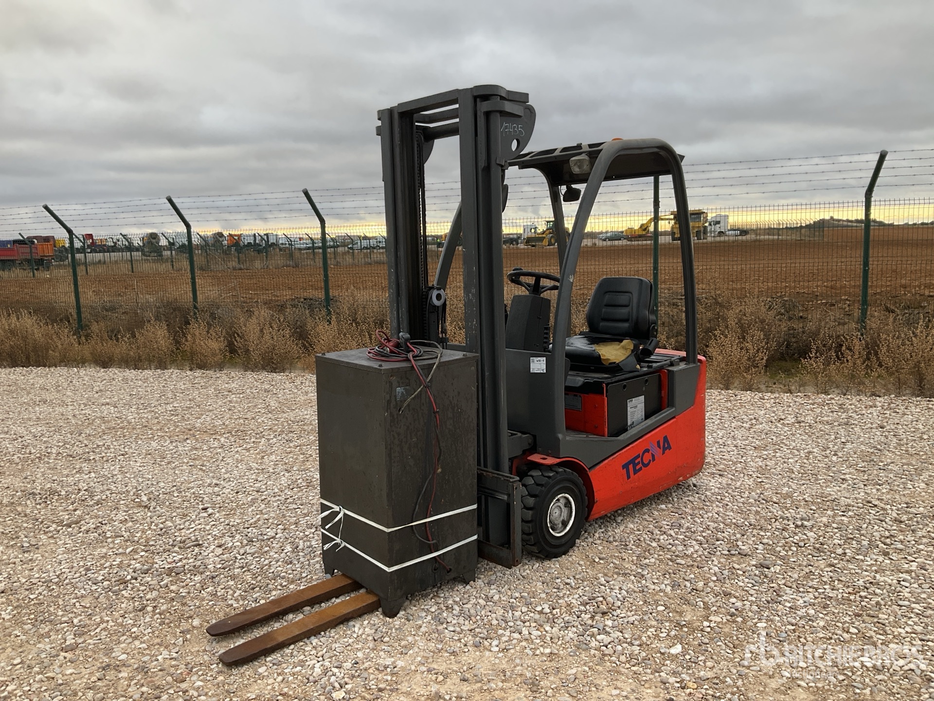 General Appearance with Foto, angolo anteriore sinistro