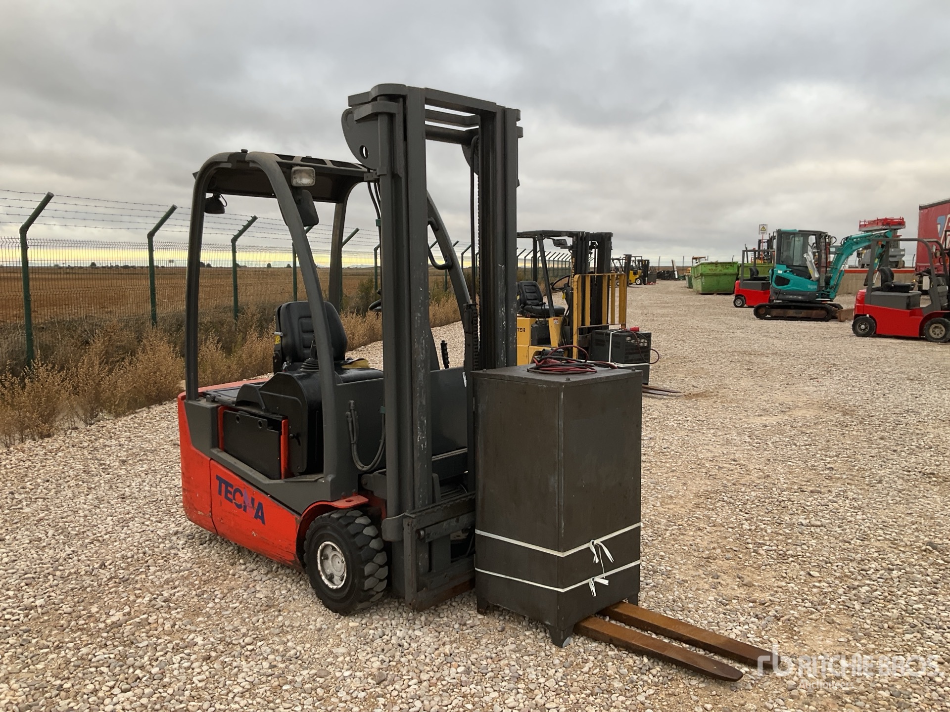 General Appearance with Foto, angolo anteriore destro