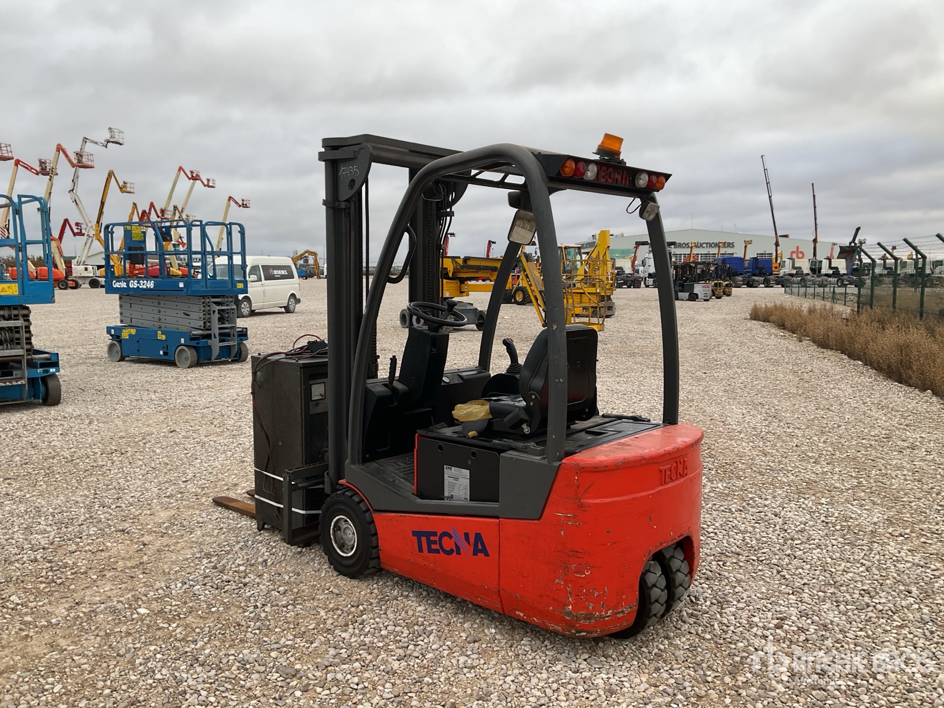 General Appearance with Foto, angolo posteriore sinistro