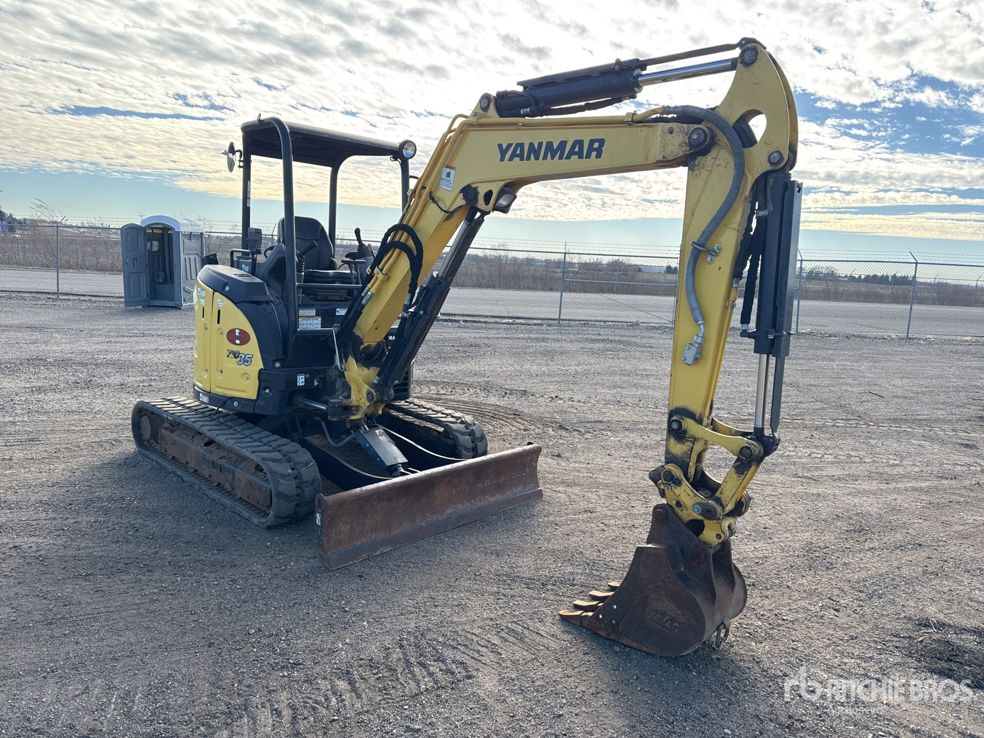 General Appearance with Picture, Right Front Corner