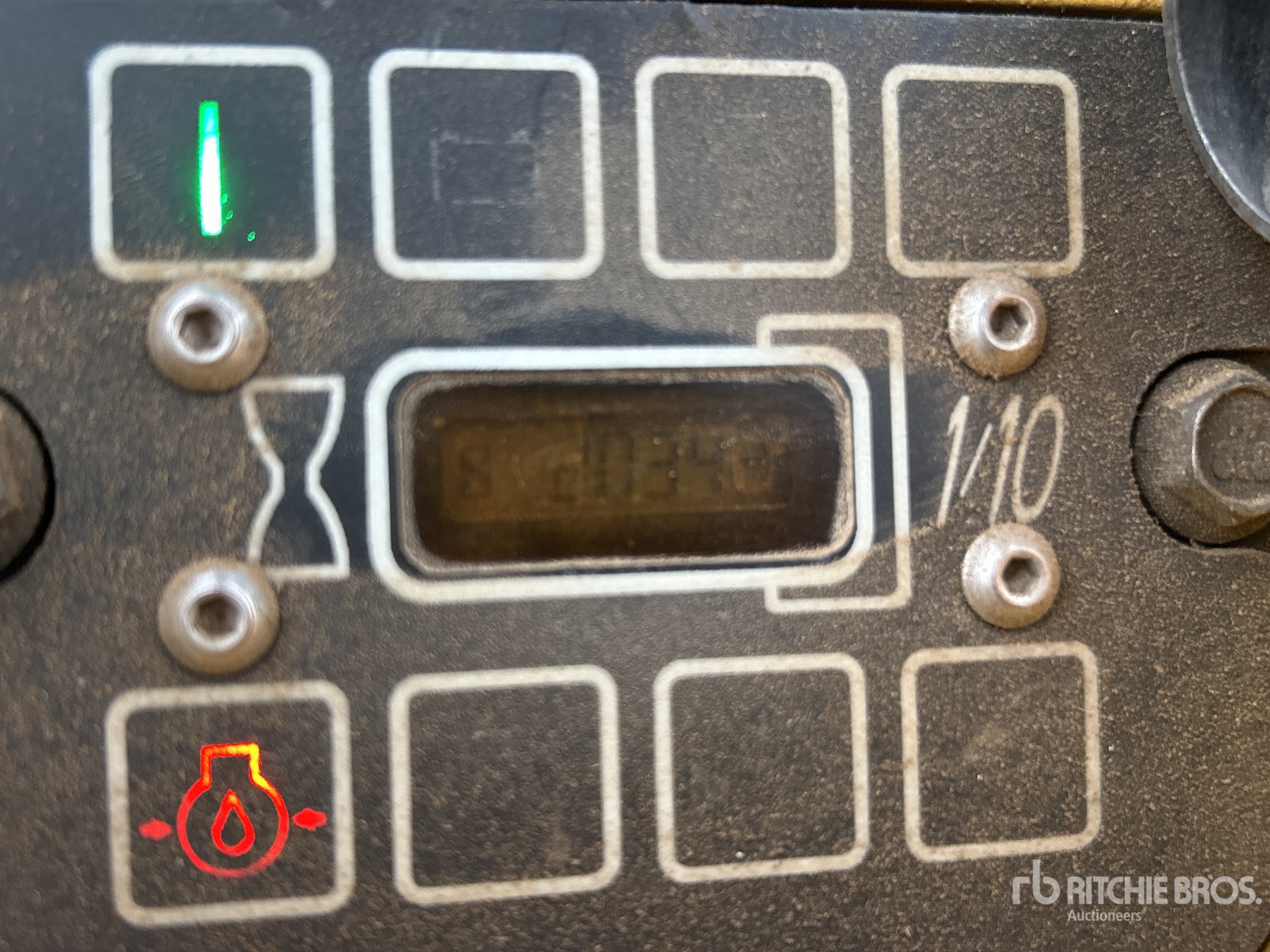 General Appearance with Hour Meter / Odometer