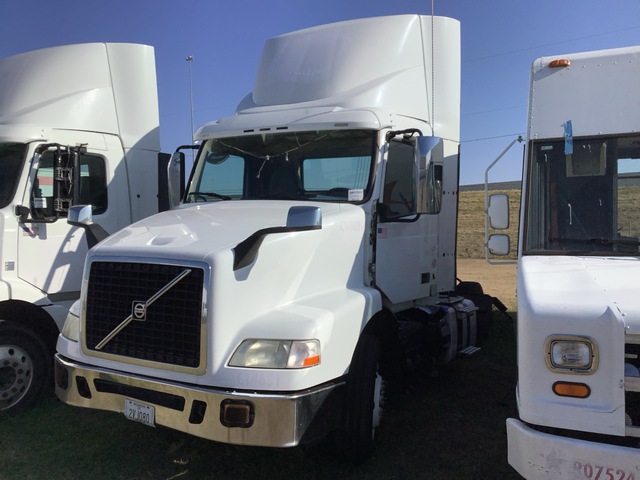 2015 Volvo VNM 4x2 S/A Day Cab Truck Tractor