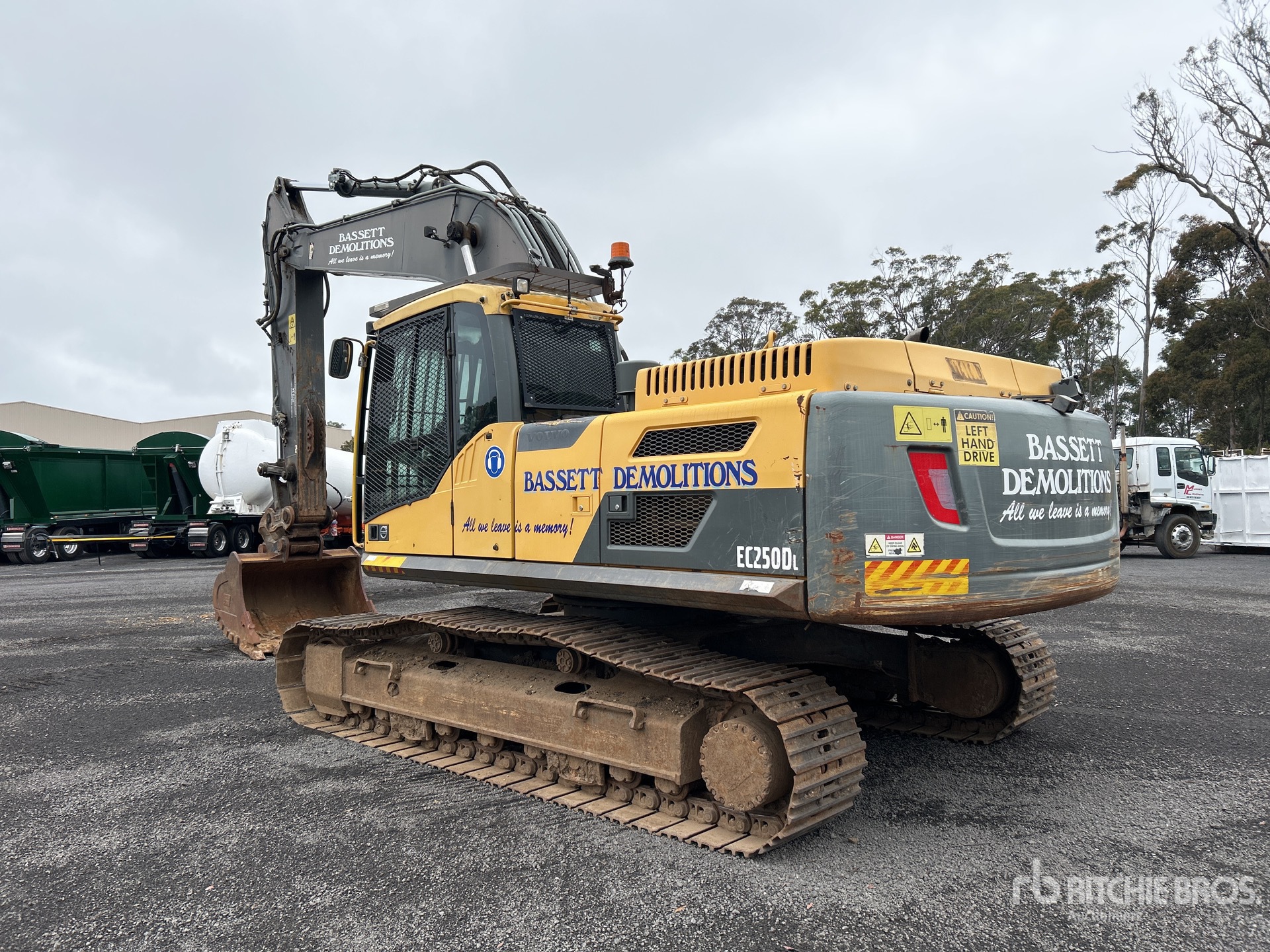Ec250dl 2016 Volvo EC250DL Tracked Excavator | Ritchie Bros. Auctioneers