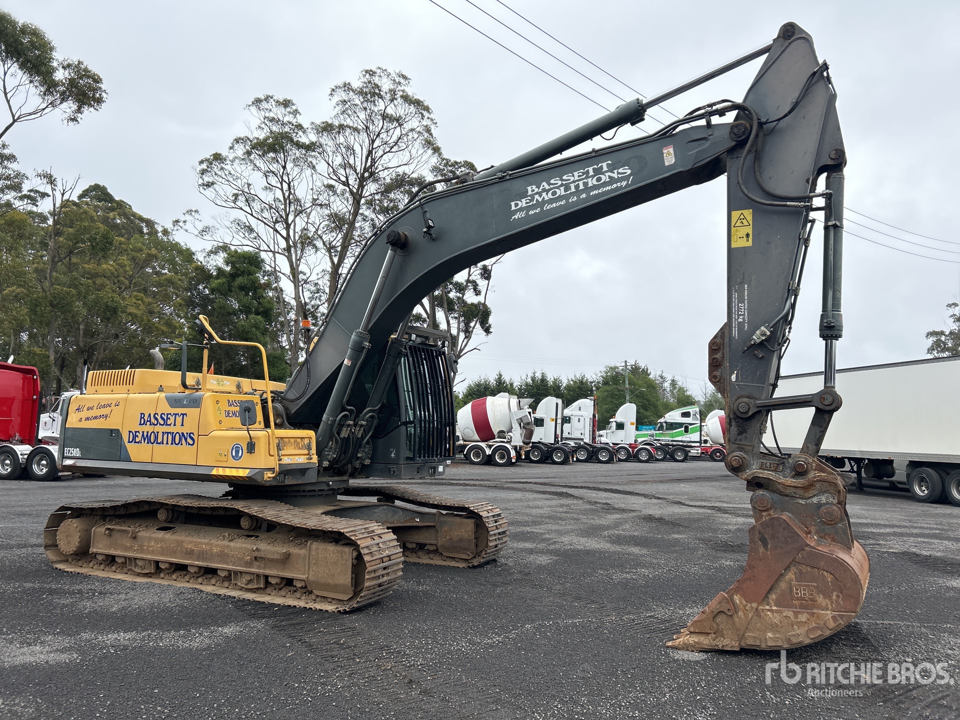 Ec250dl 2016 Volvo EC250DL Tracked Excavator | Ritchie Bros. Auctioneers