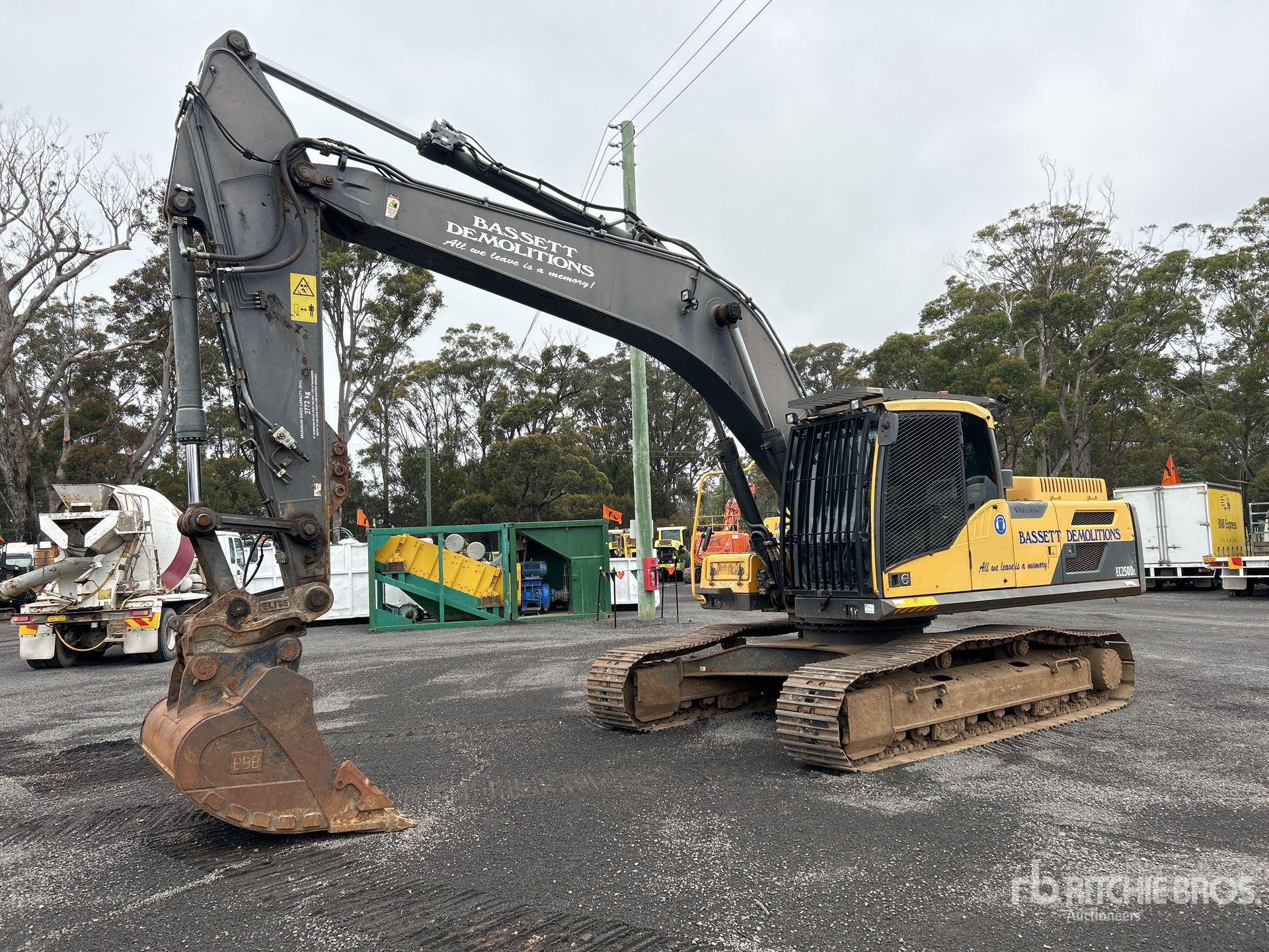 Ec250dl 2016 Volvo EC250DL Tracked Excavator | Ritchie Bros. Auctioneers