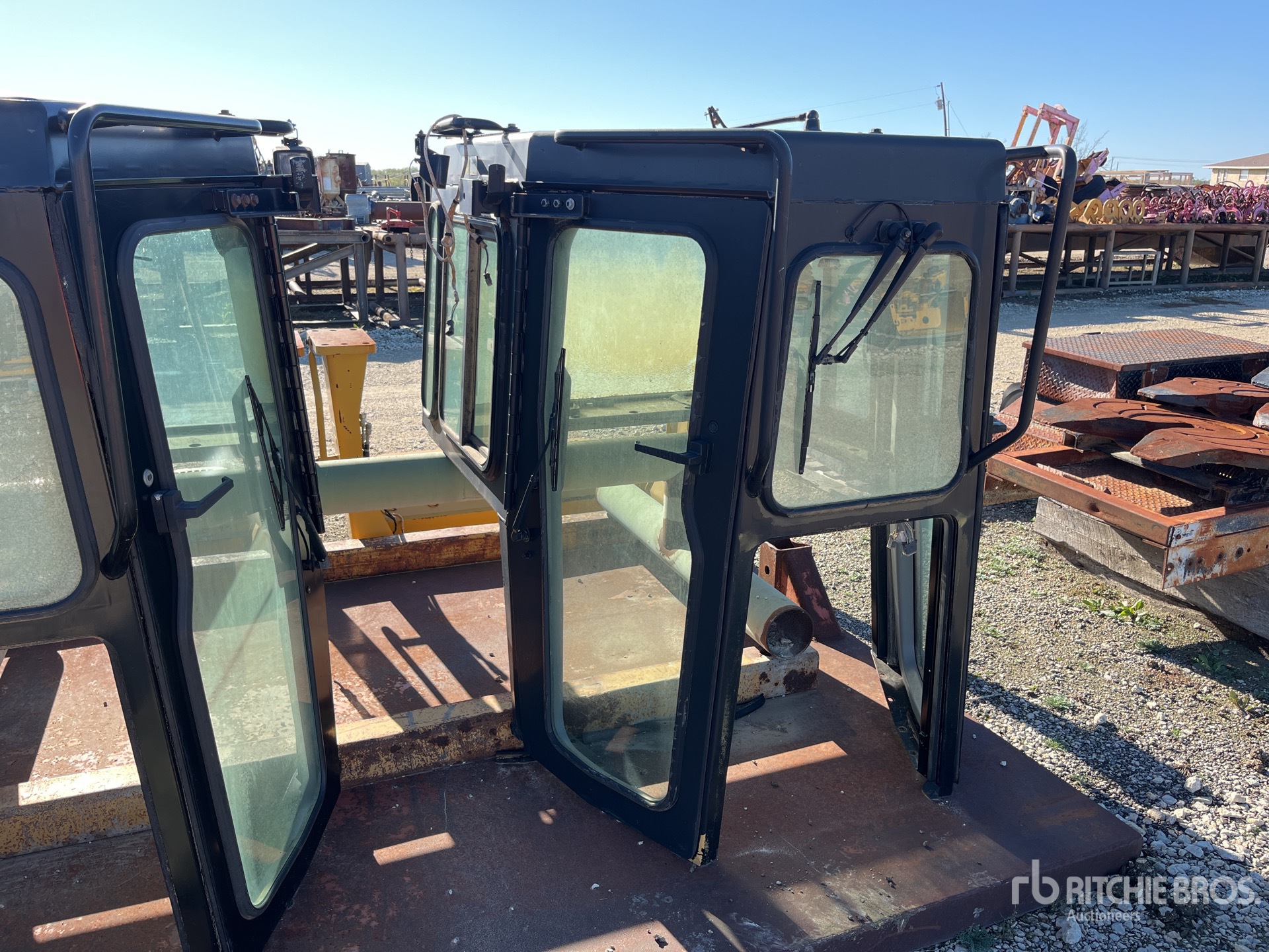 General Appearance with Bild, Ecke vorne rechts