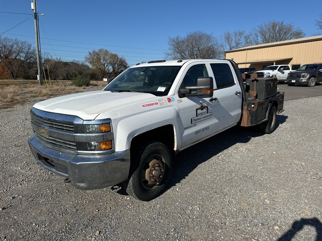 2016 Chevrolet 3500 4x4 Crew Cab Flatbed Truck 2016 Chevrolet 3500 4x4 Crew Cab Flatbed Truck