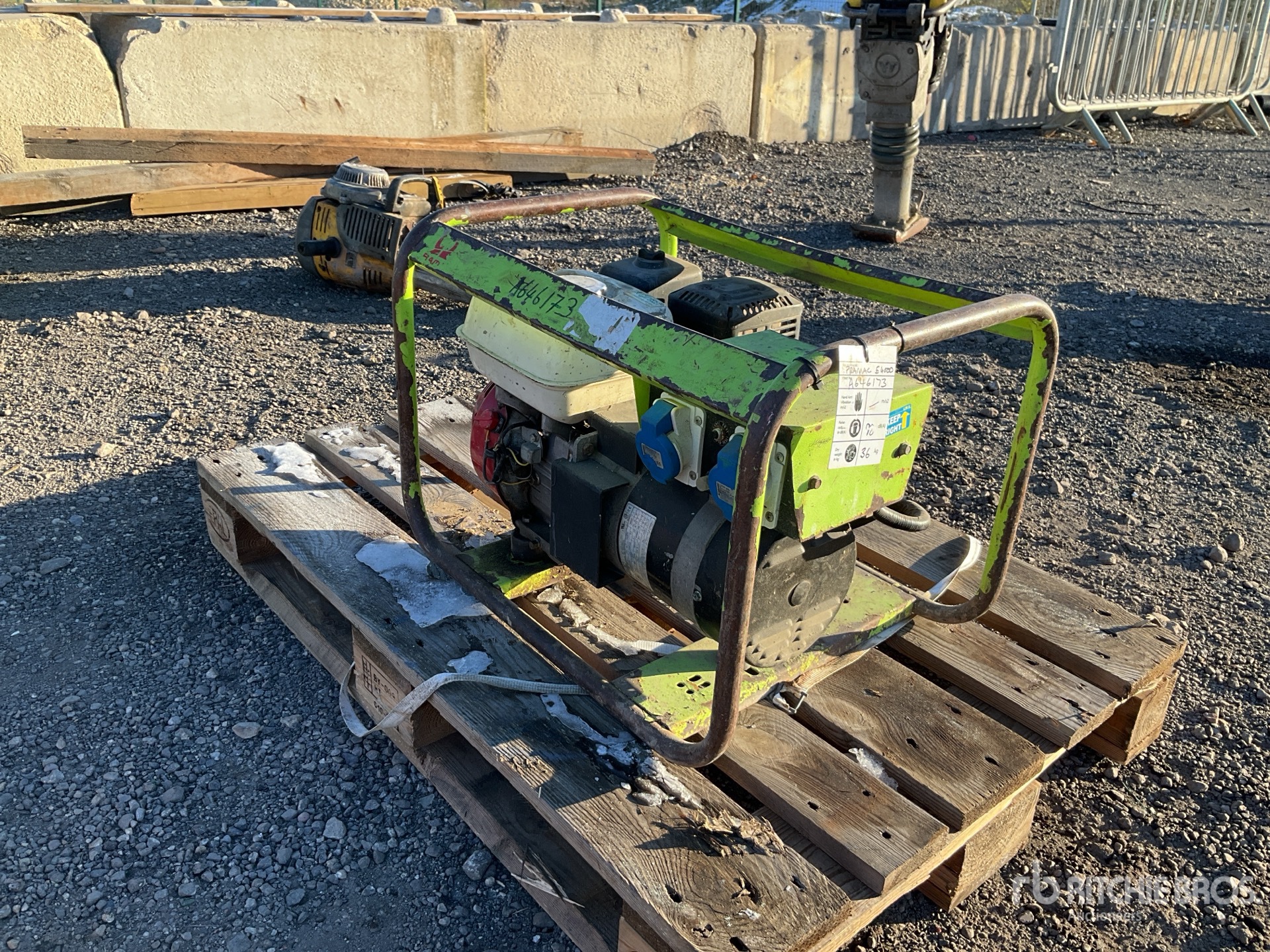 General Appearance with Picture, Right Rear Corner