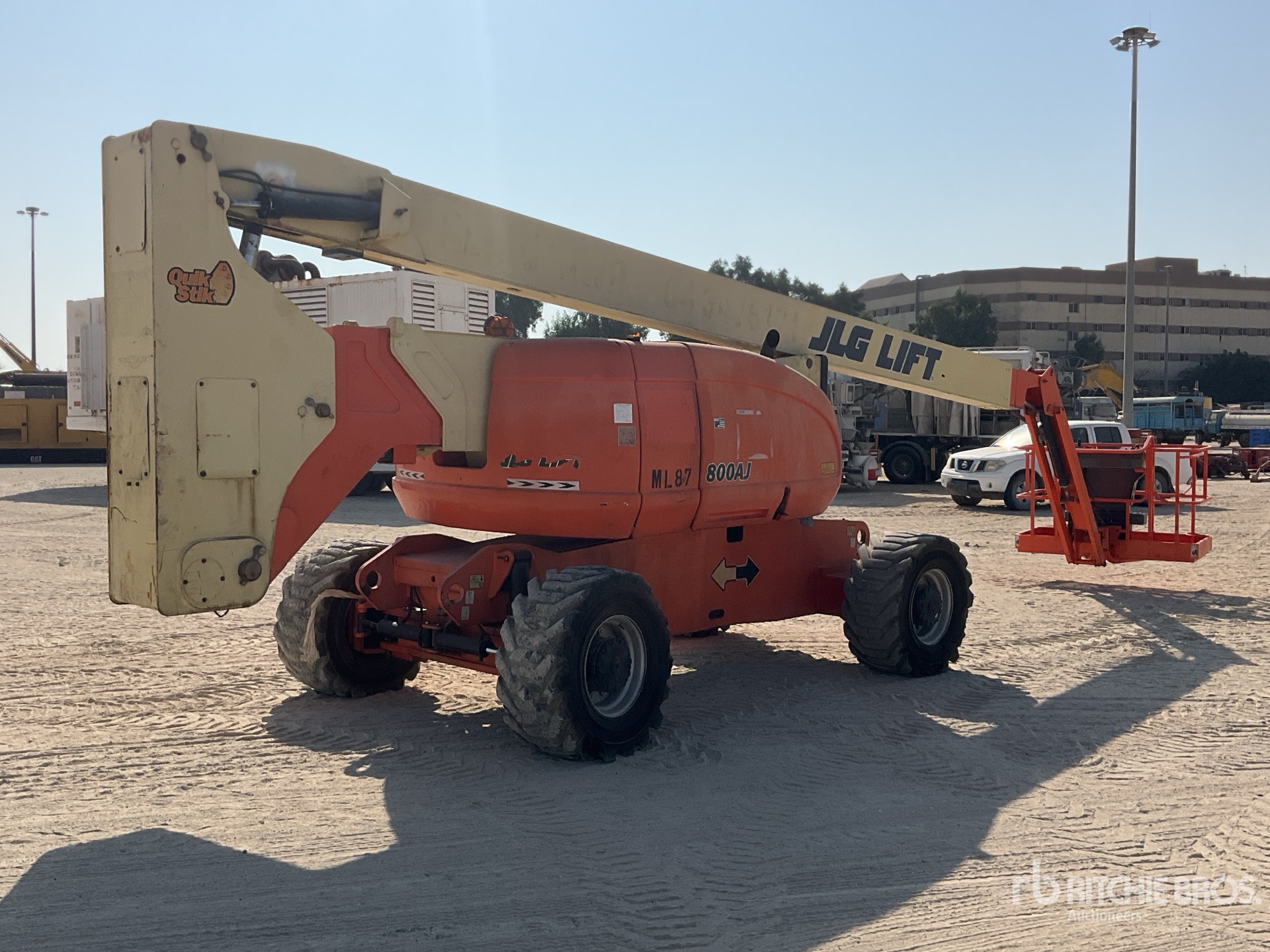 Aspect général with Image, coin arrière droit