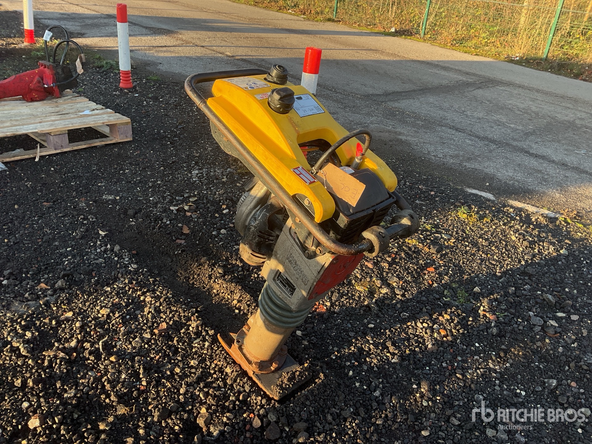 General Appearance with Picture, Right Front Corner