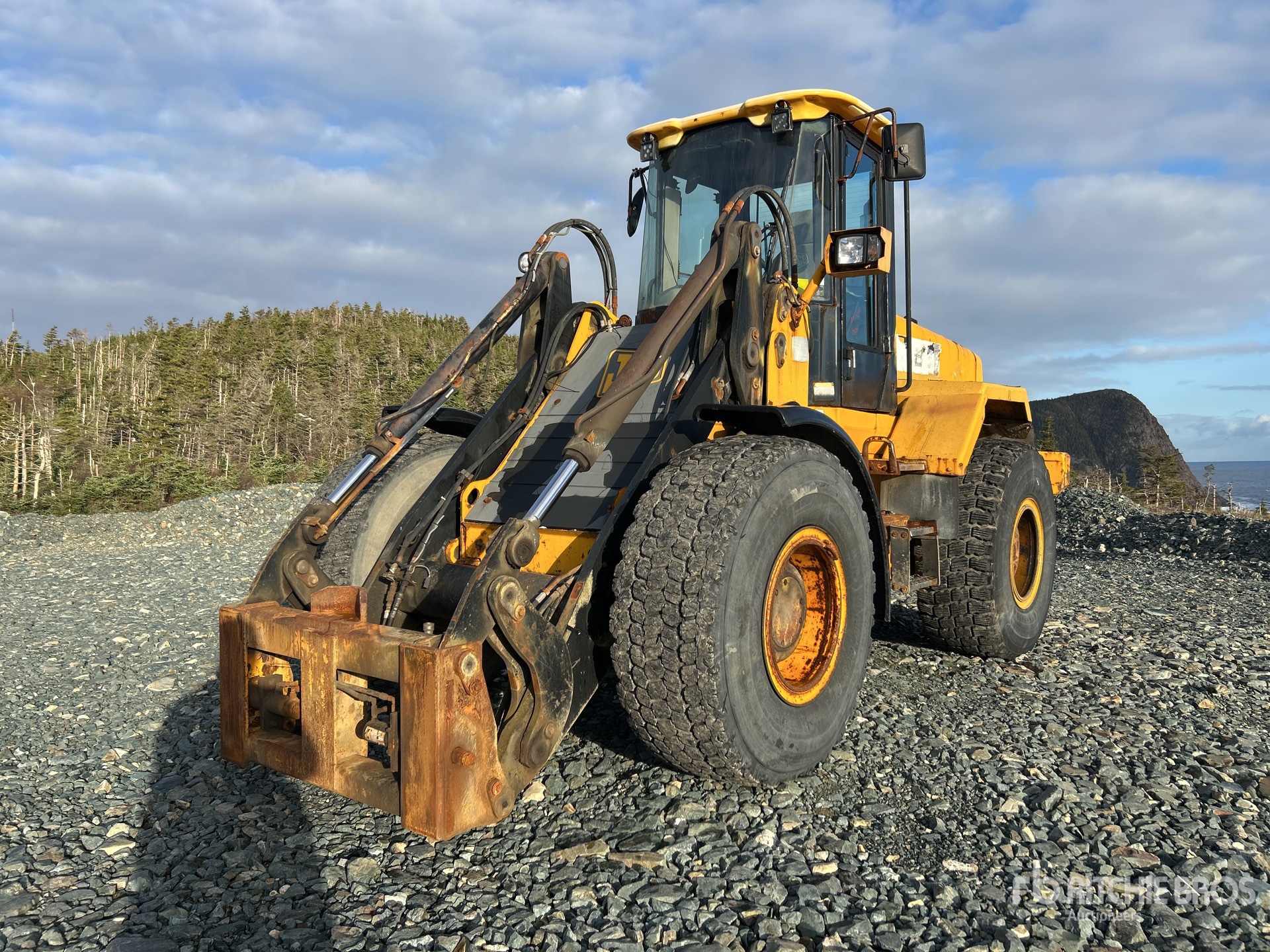 General Appearance with Featured Photo