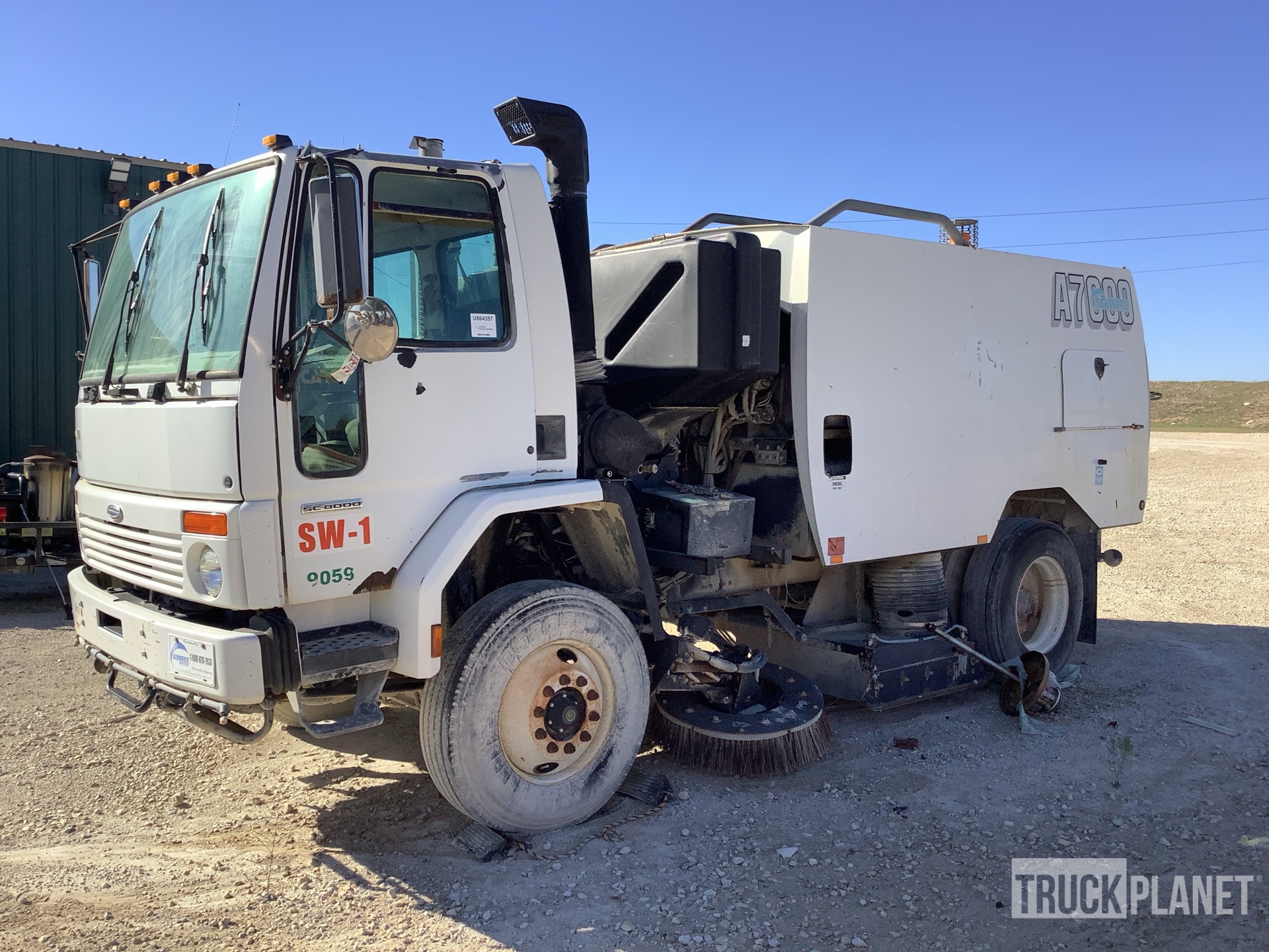 2005 Schwarze A7000 on 2006 Sterling SC8000 Sweeper Truck in