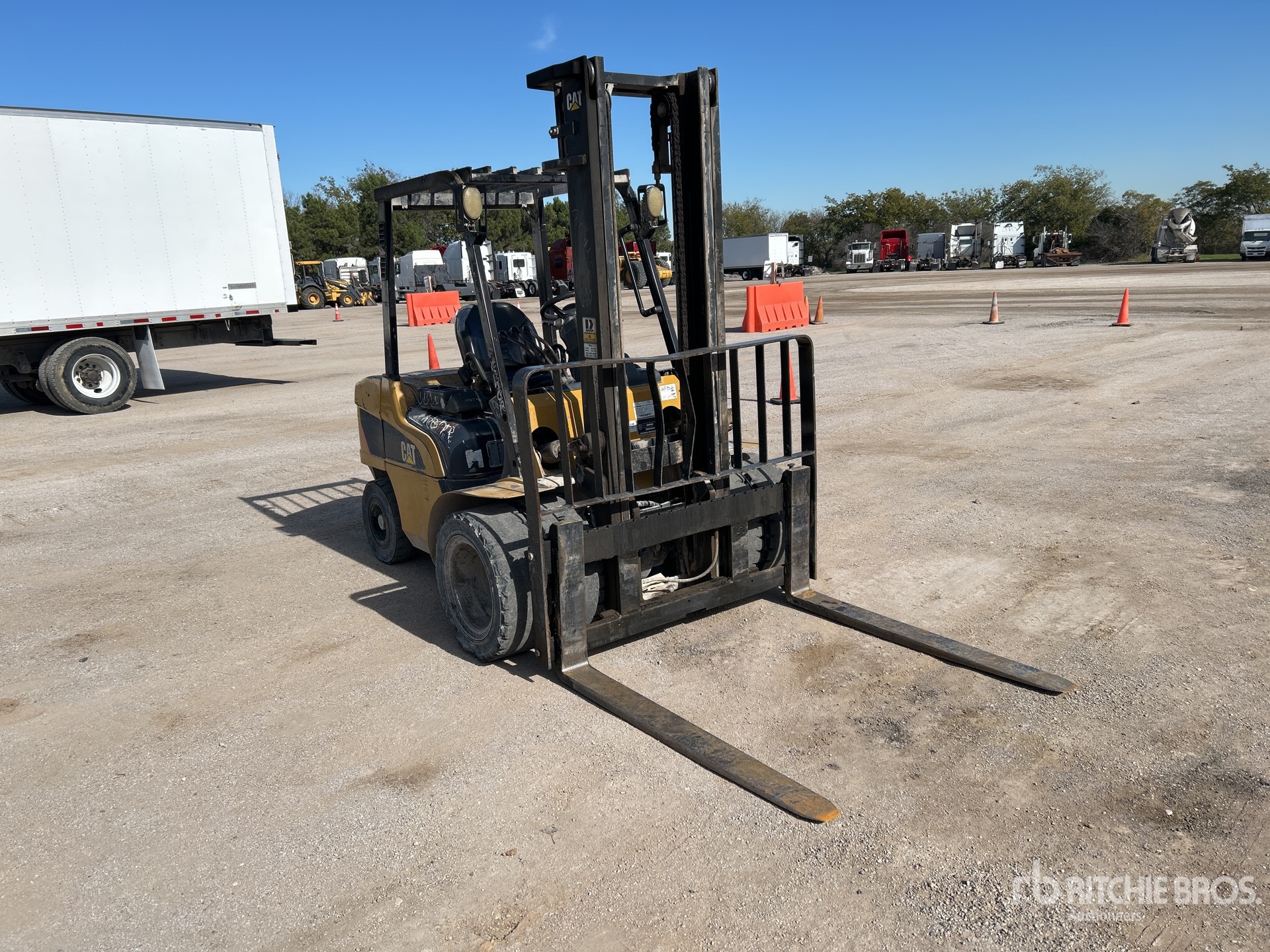Cat 2PD6000 6000 lb Pneumatic Tire Forklift | Ritchie Bros. Auctioneers