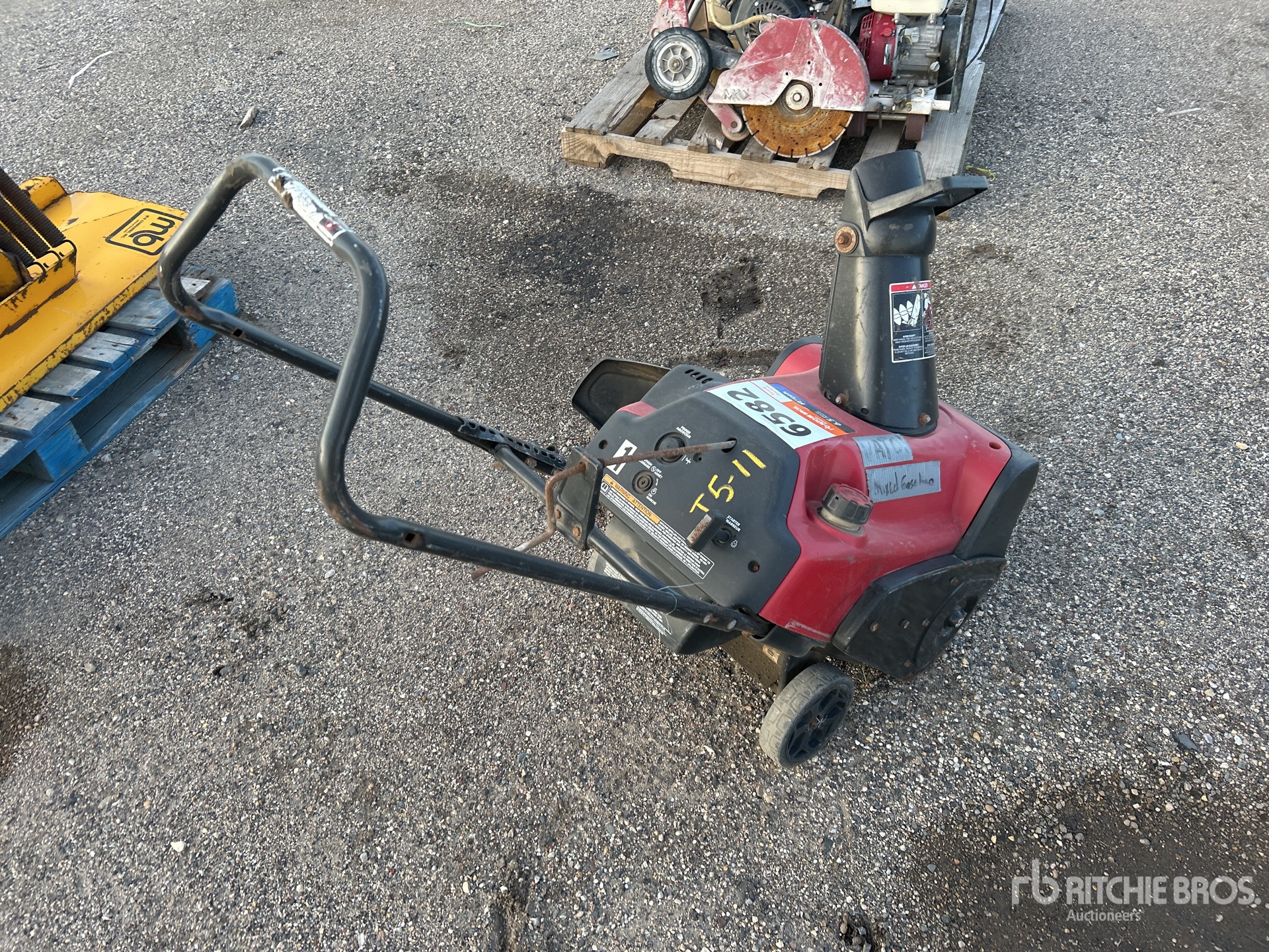 Aspect général with Image, coin arrière droit