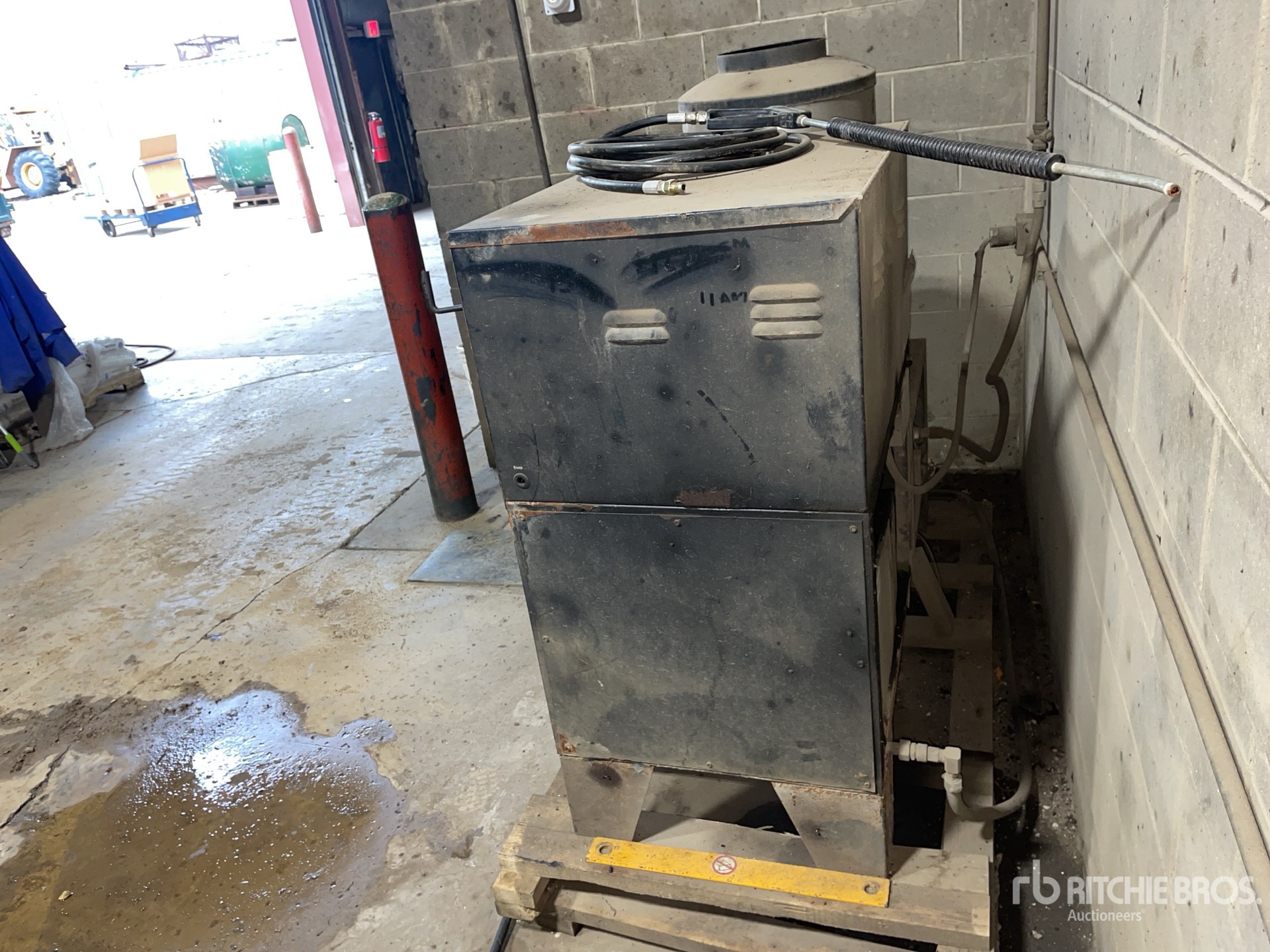 General Appearance with Foto, angolo posteriore sinistro