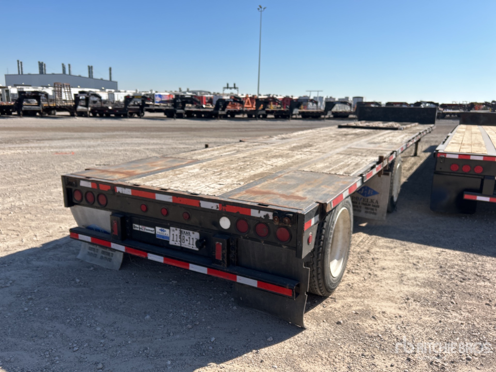2014 Direct Trailers 48 ft T/A Spread Axle Single Drop Plateforme ...