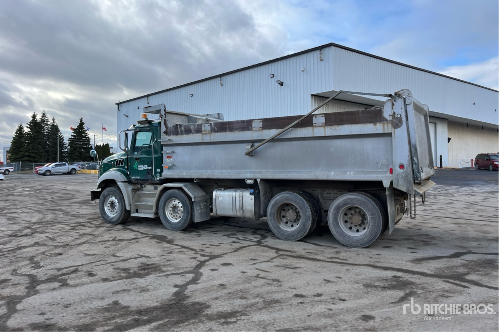 2013 Mack GU813 8x4 Twin-Steer T/A Dump Truck | Ritchie Bros. Auctioneers