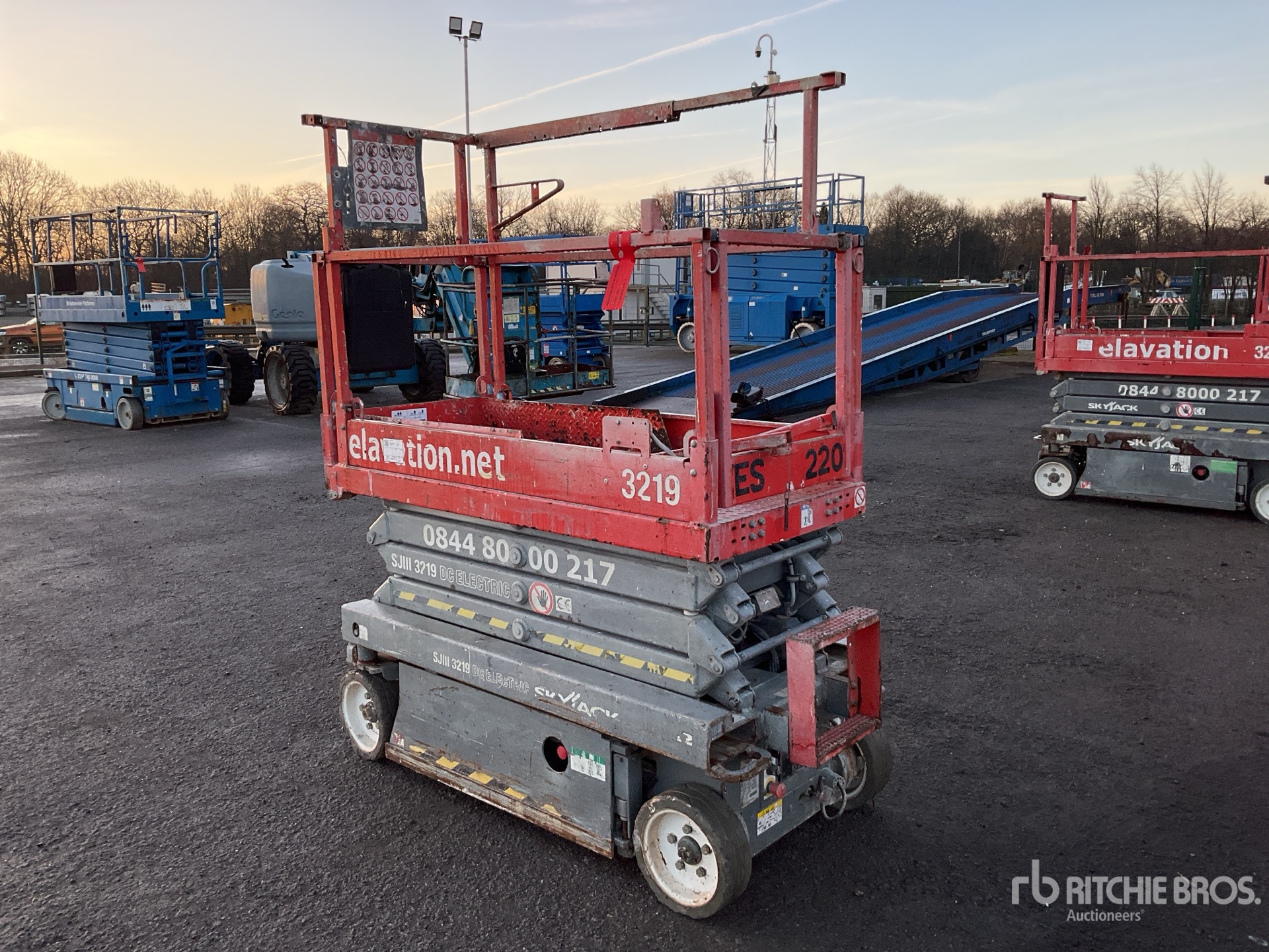 General Appearance with Picture, Right Front Corner