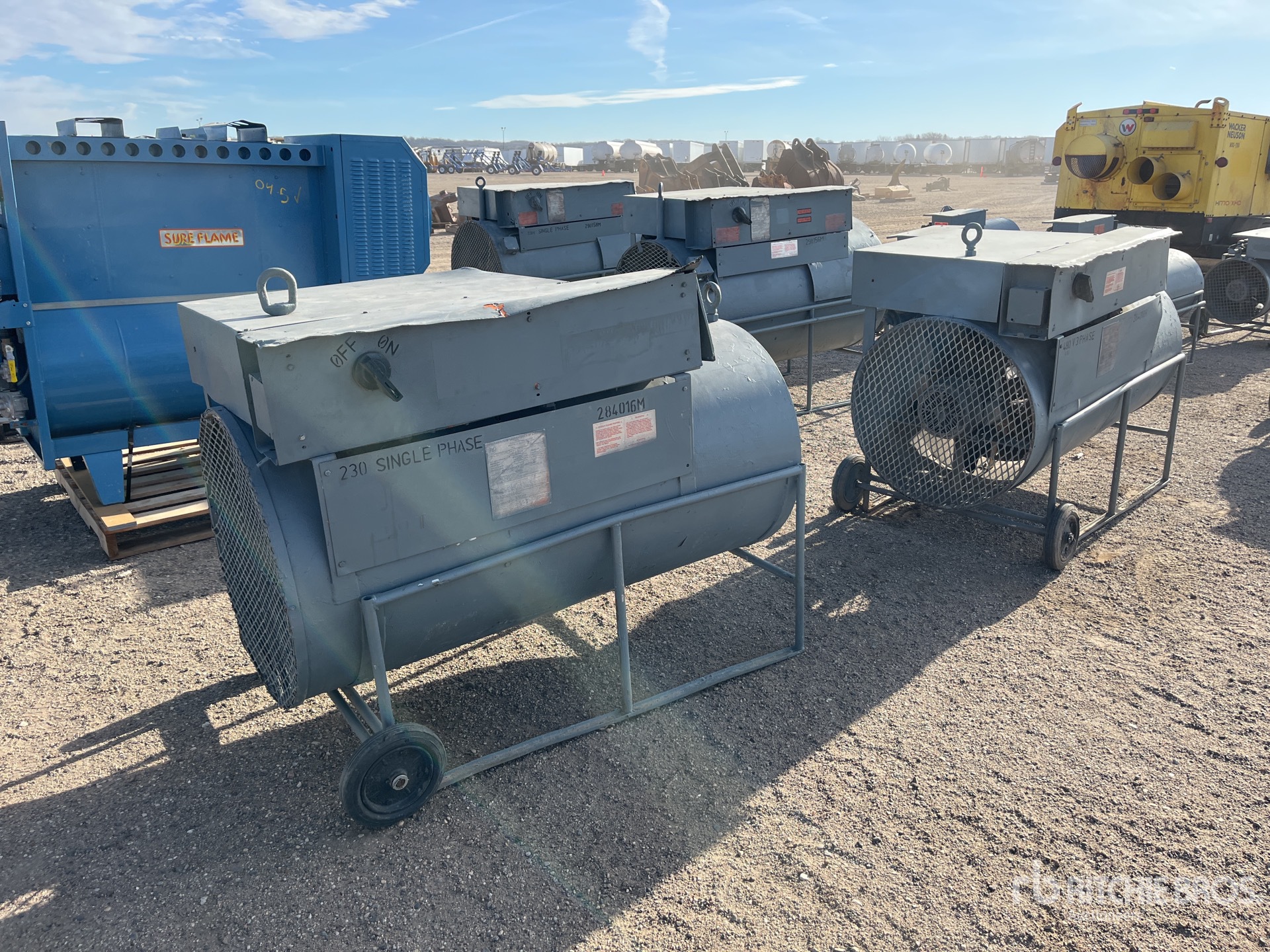 Aspect général with Image, coin arrière droit