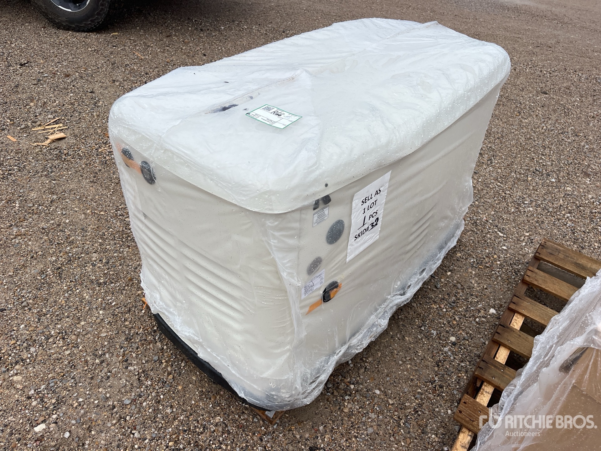 General Appearance with Picture, Left Front Corner