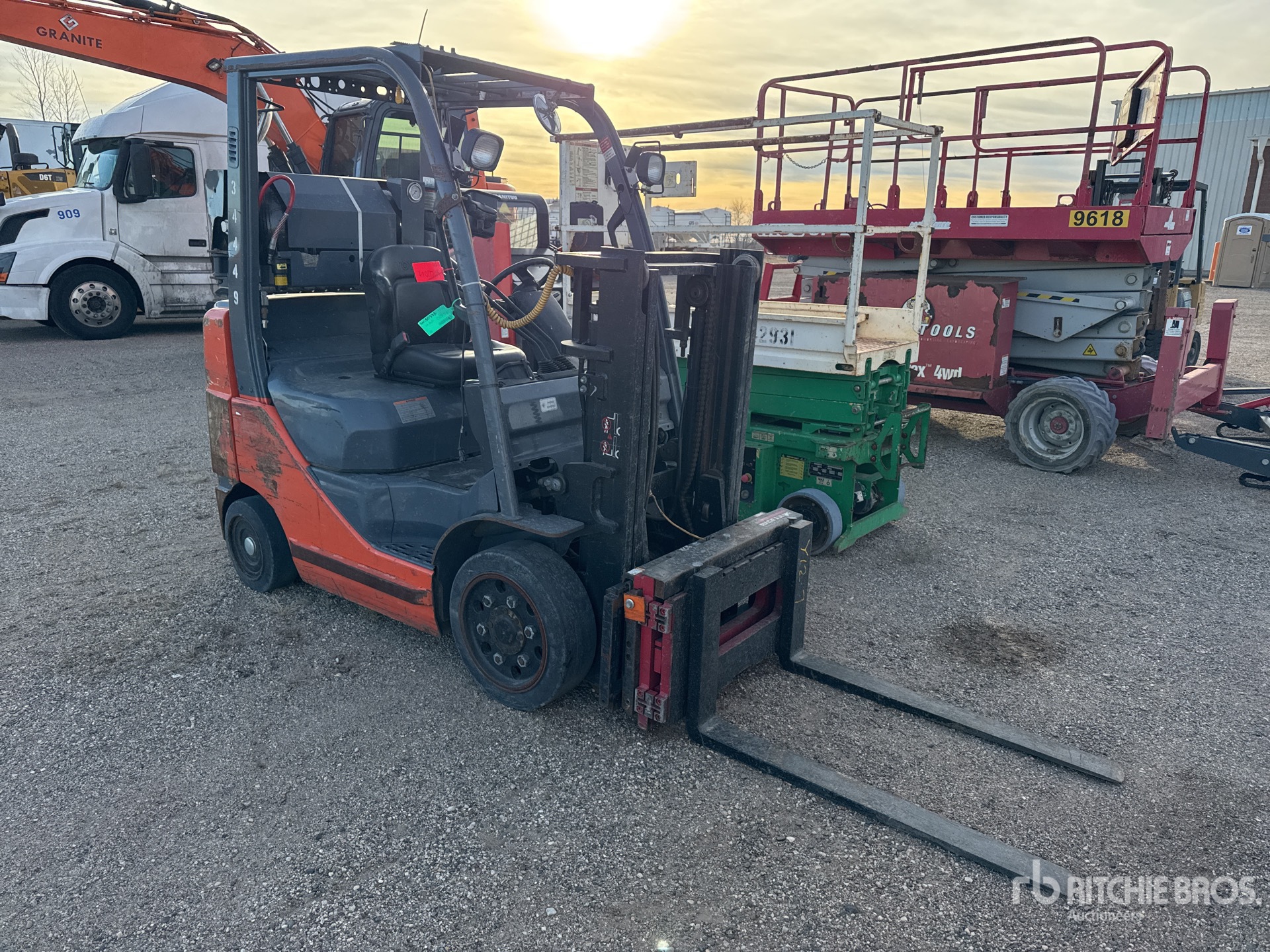 General Appearance with Picture, Right Front Corner