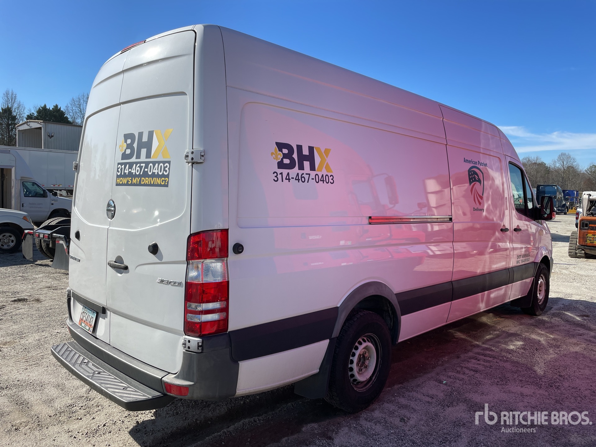 General Appearance with Foto, angolo anteriore sinistro