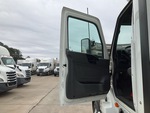 LN863994 - 2020 International LT625: Cab Doors