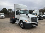 LN863994 - 2020 International LT625: Picture, Right Front Corner