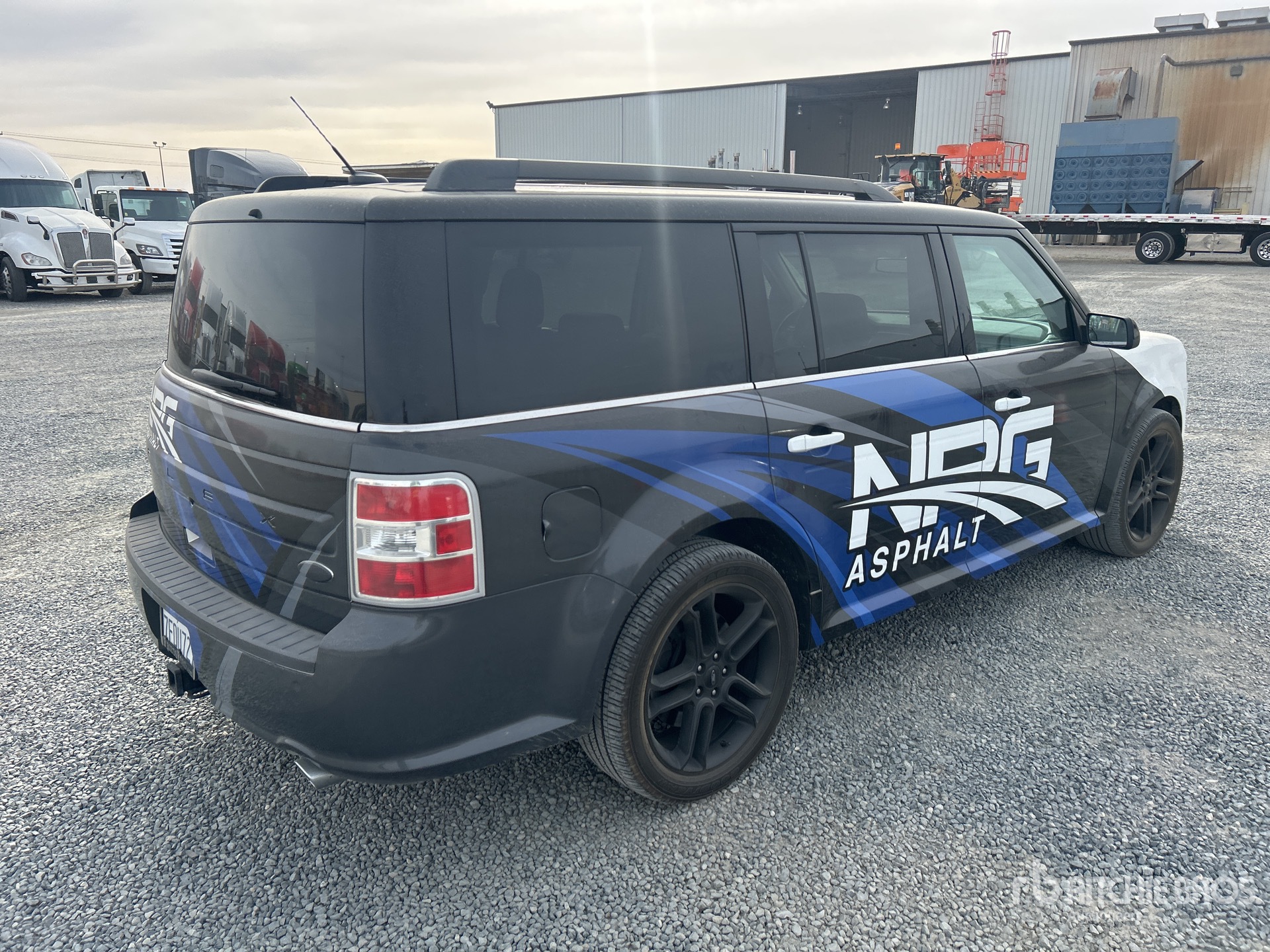 General Appearance with Picture, Right Rear Corner