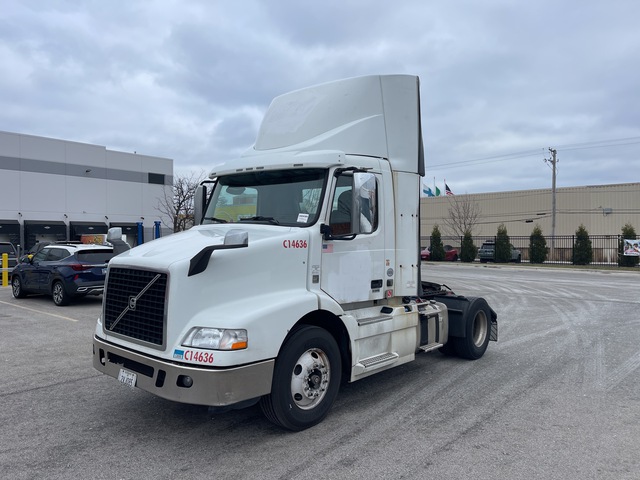 2015 Volvo VNM200 4x2 S/A Day Cab Truck Tractor