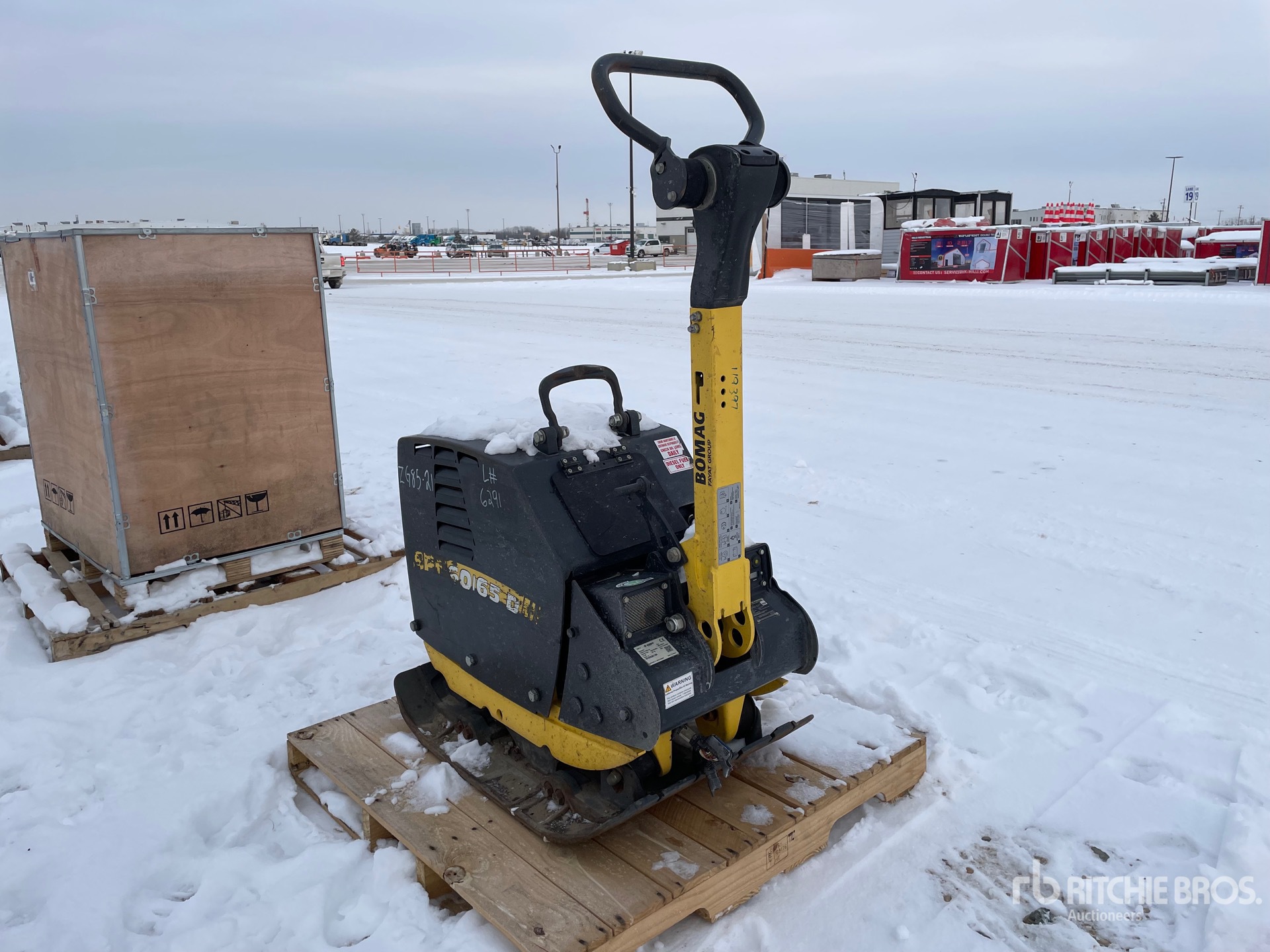 General Appearance with Picture, Right Front Corner