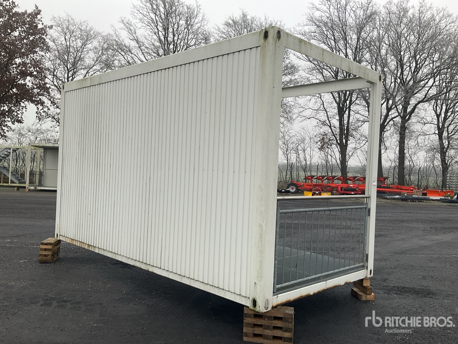 General Appearance with Picture, Right Front Corner