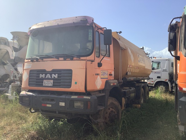 2000 MAN 33.414-V20 5000 gal 6x4 Fuel Truck 2000 MAN 33.414-V20 5000 gal 6x4 Fuel Truck
