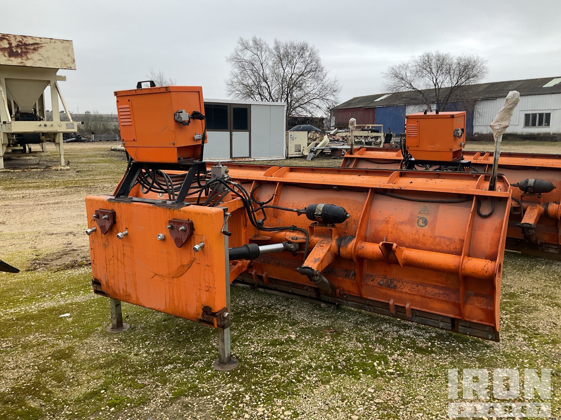 General Appearance with Foto, angolo posteriore sinistro