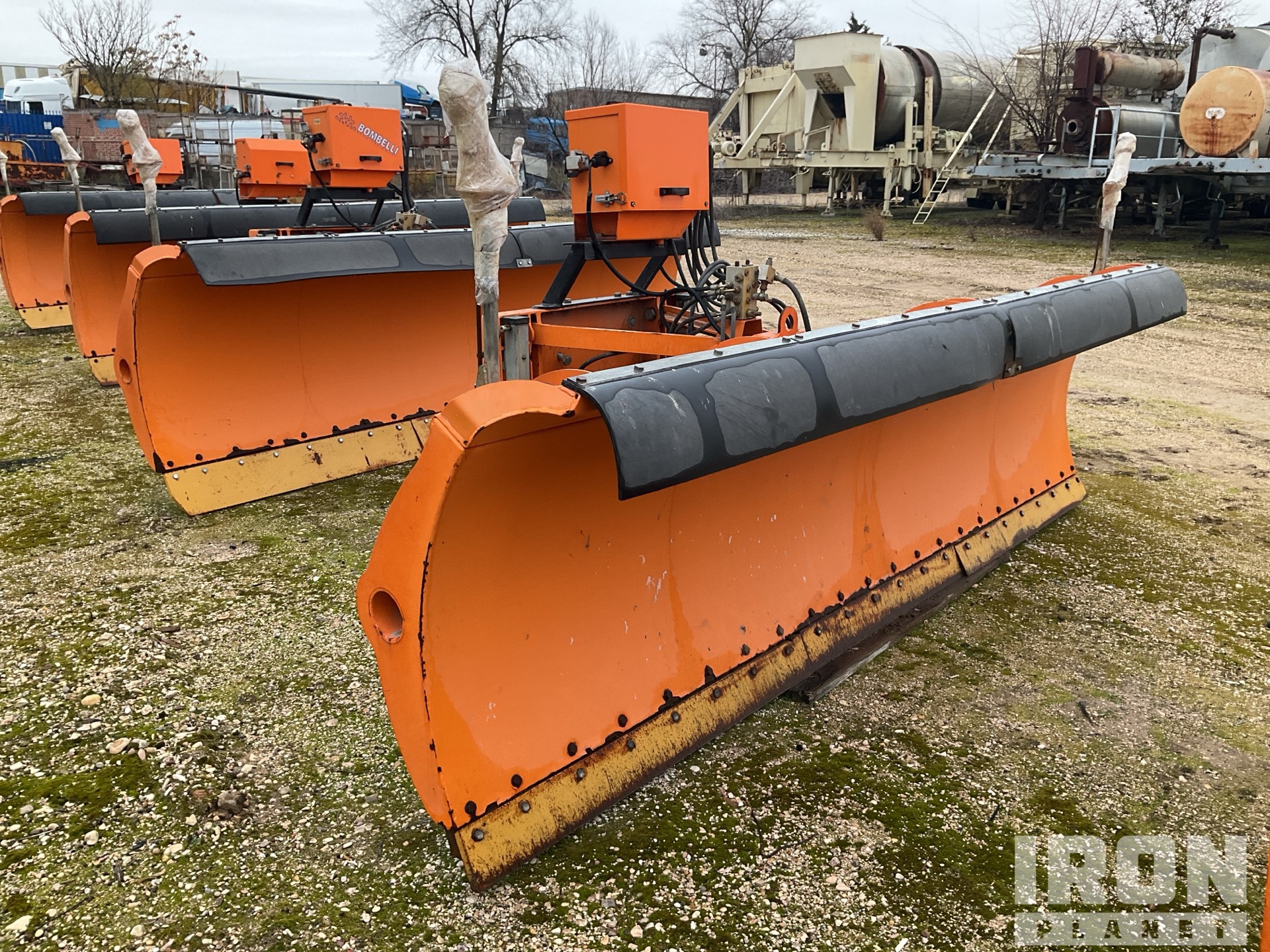 General Appearance with Foto, angolo anteriore sinistro